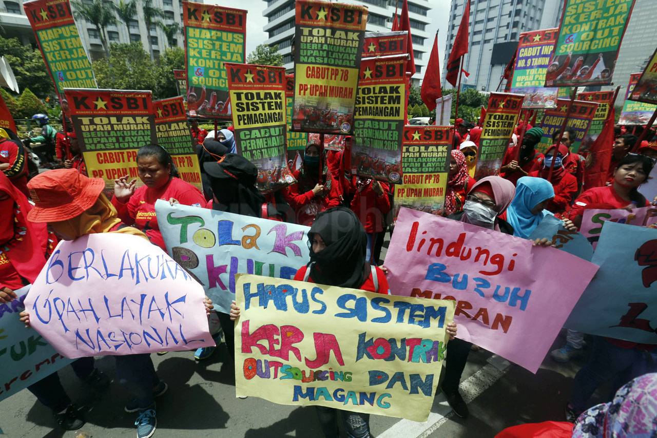 Ratusan Buruh Perempuan...