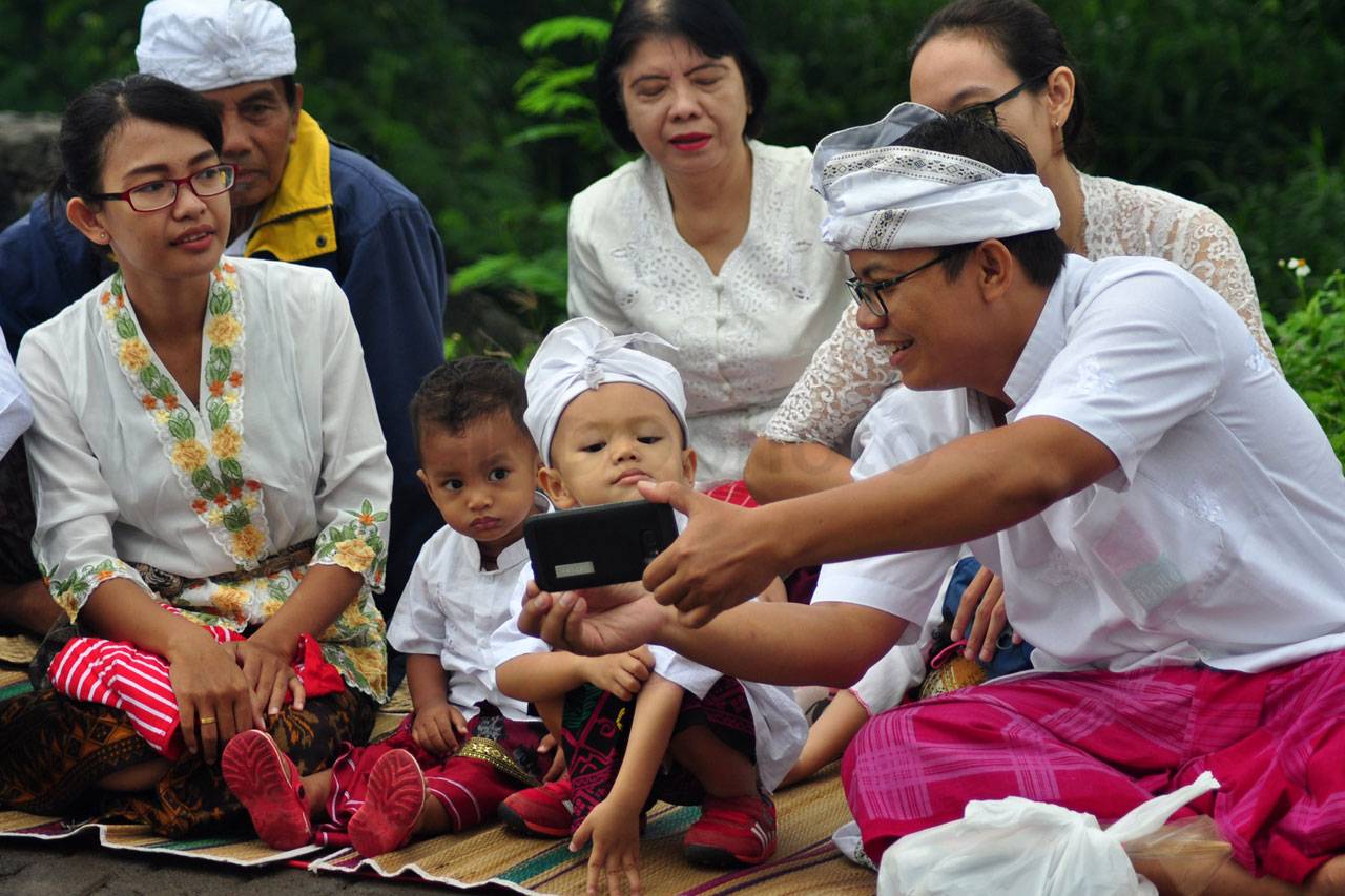 Ritual Melasti di Pantai...