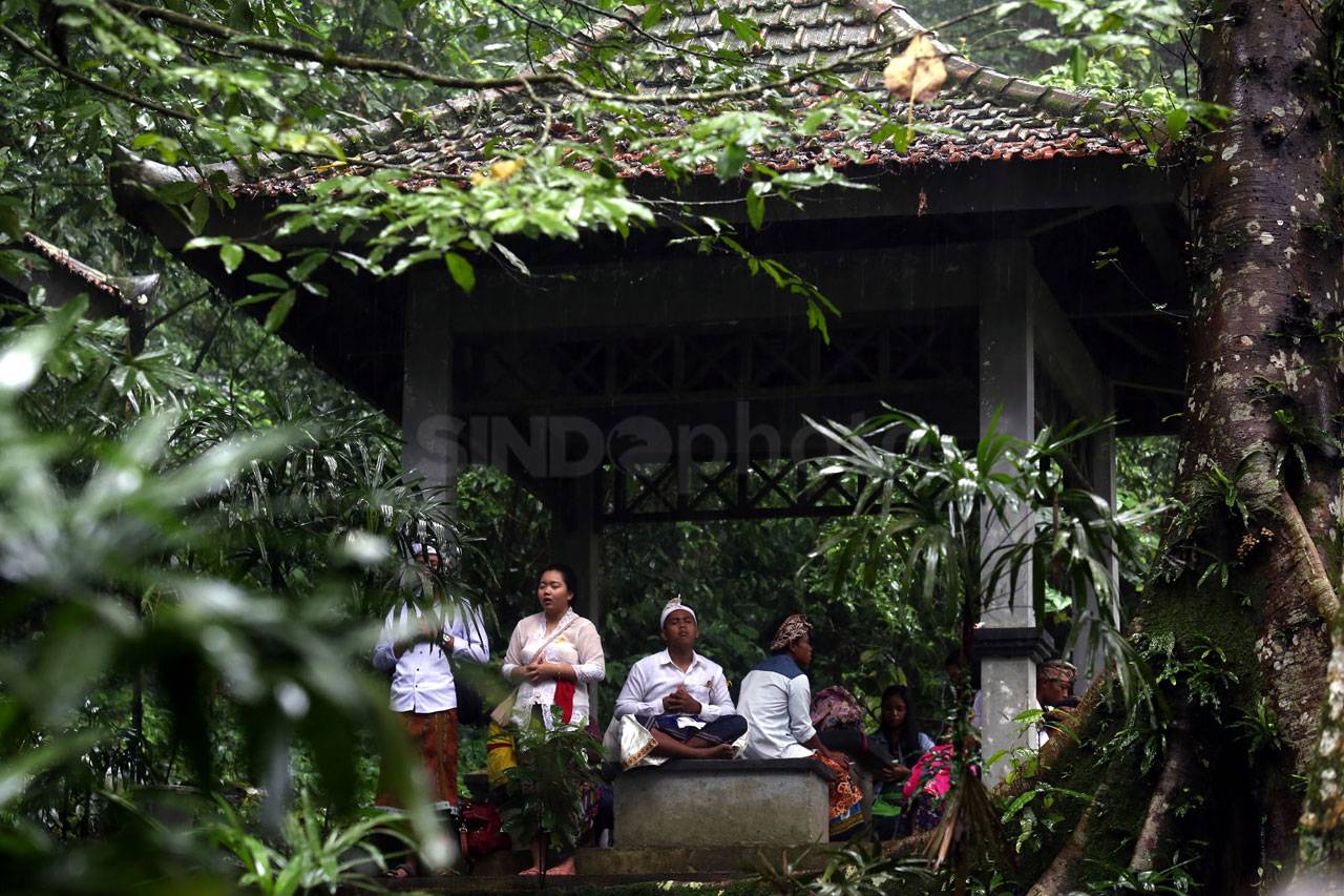 Umat Hindu Laksanakan...