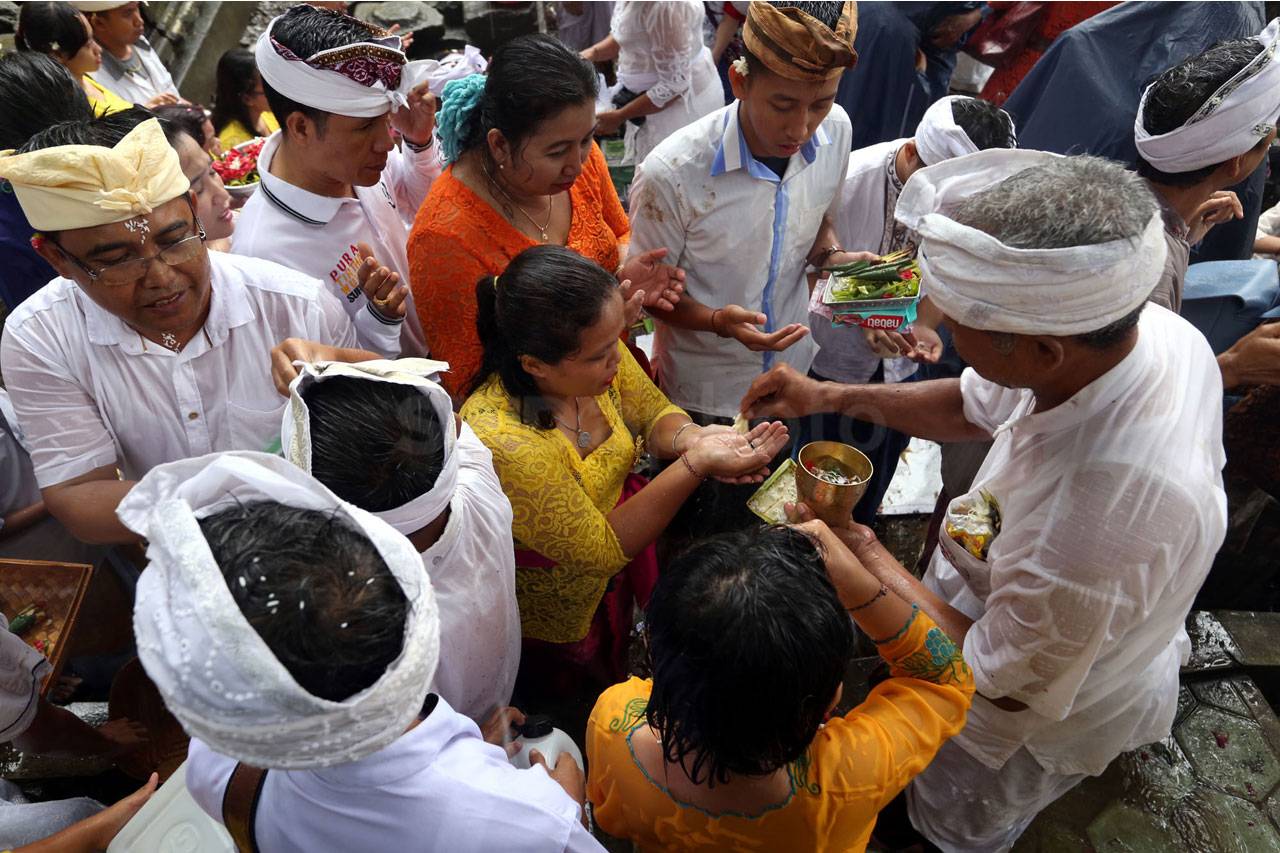 Umat Hindu Laksanakan...