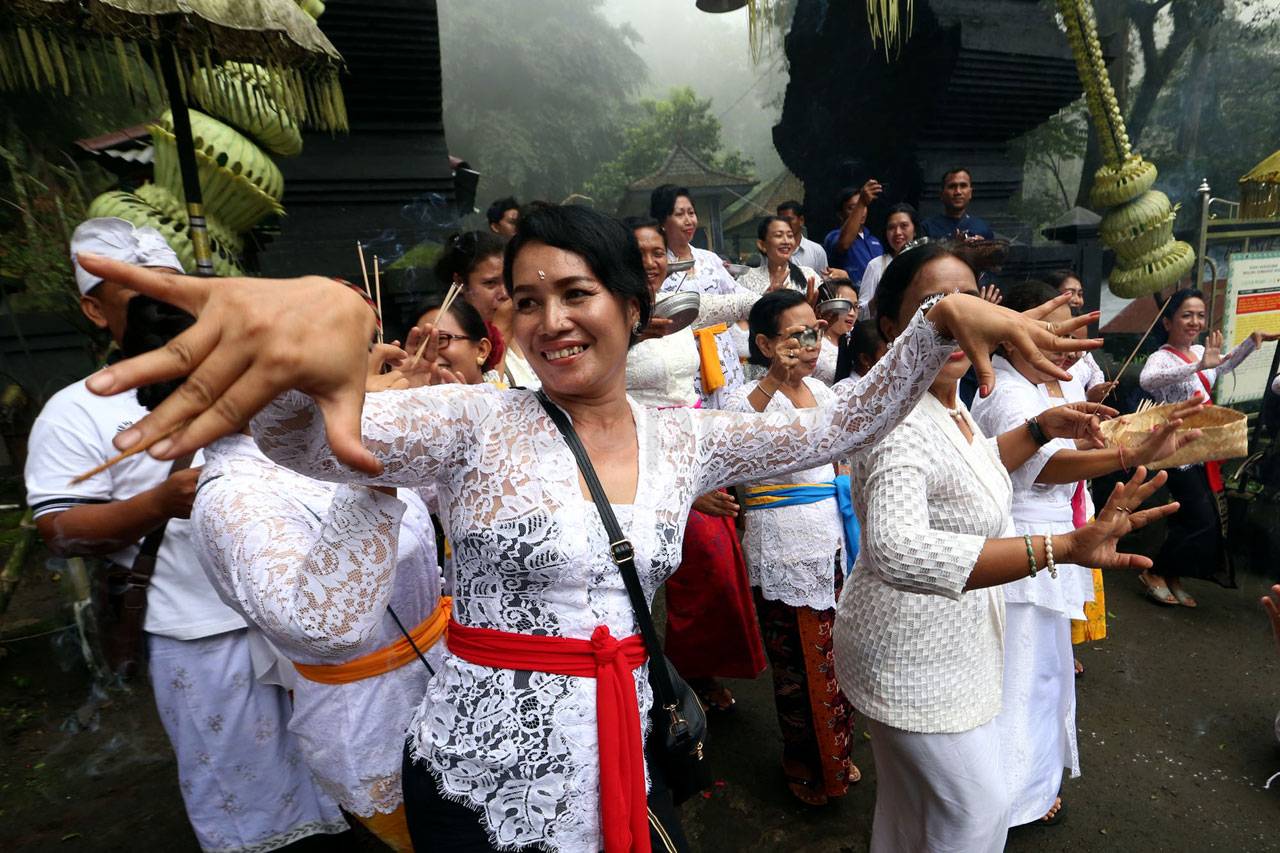 Umat Hindu Laksanakan...