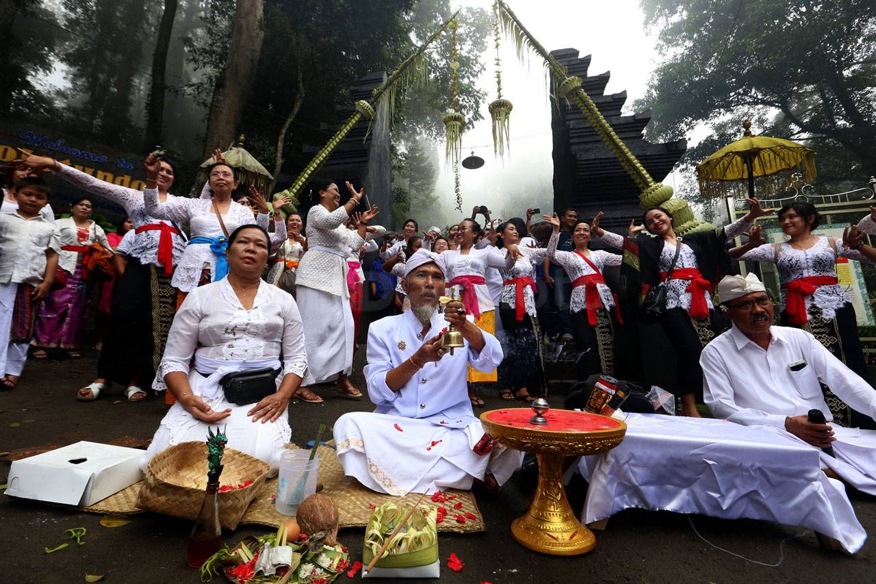 Umat Hindu Laksanakan...