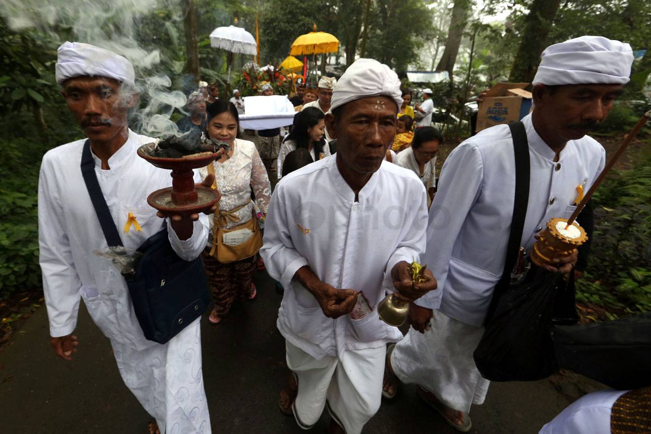 Umat Hindu Laksanakan...