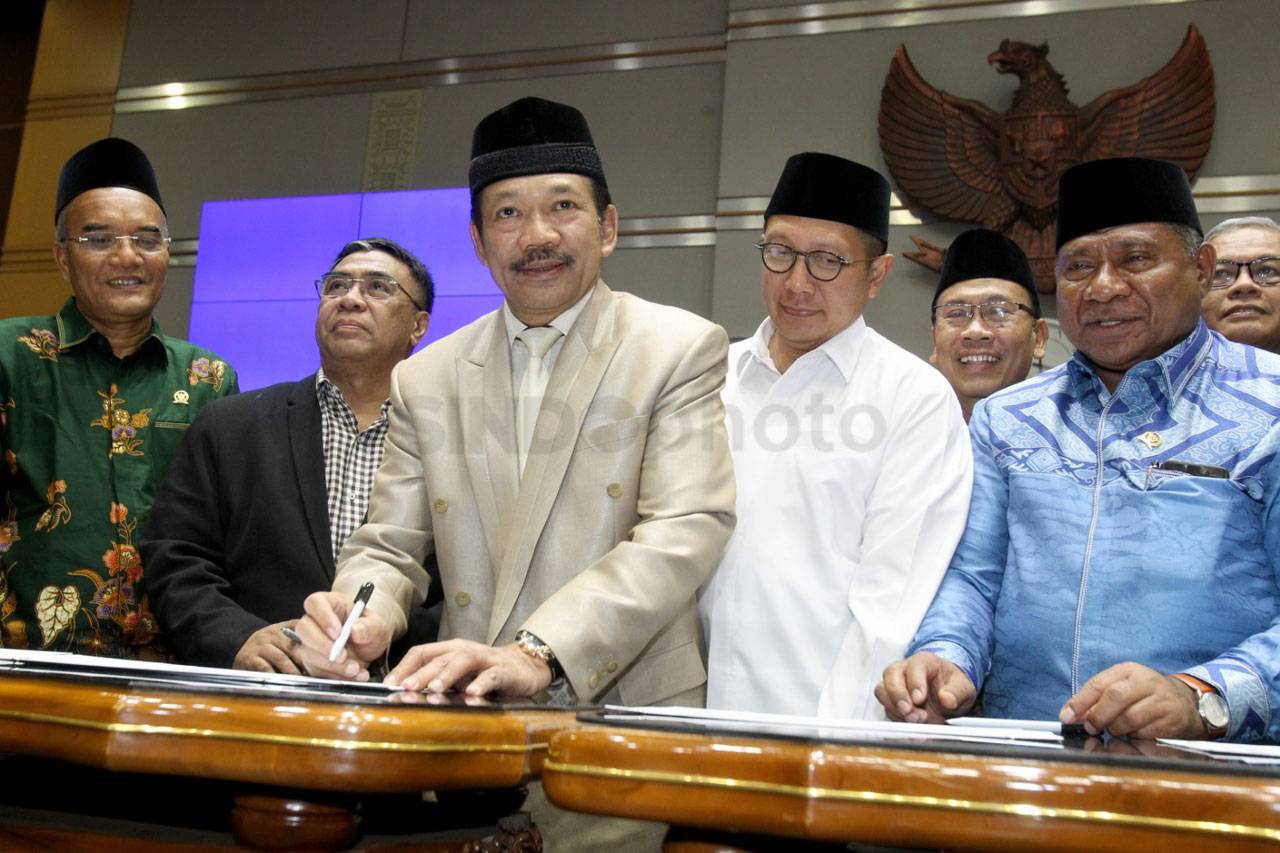Pemerintah dan DPR Tetapkan...