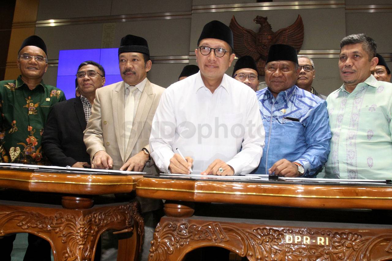 Pemerintah dan DPR Tetapkan...