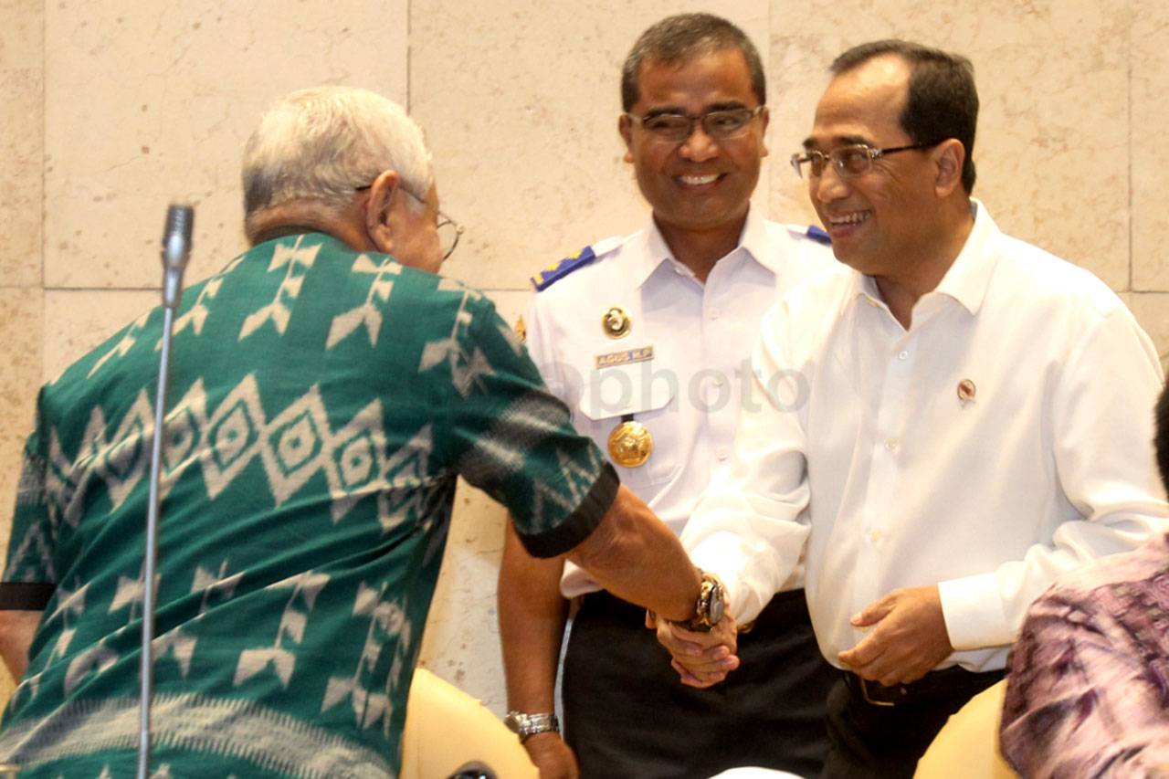 Menhub Budi Karya Raker...