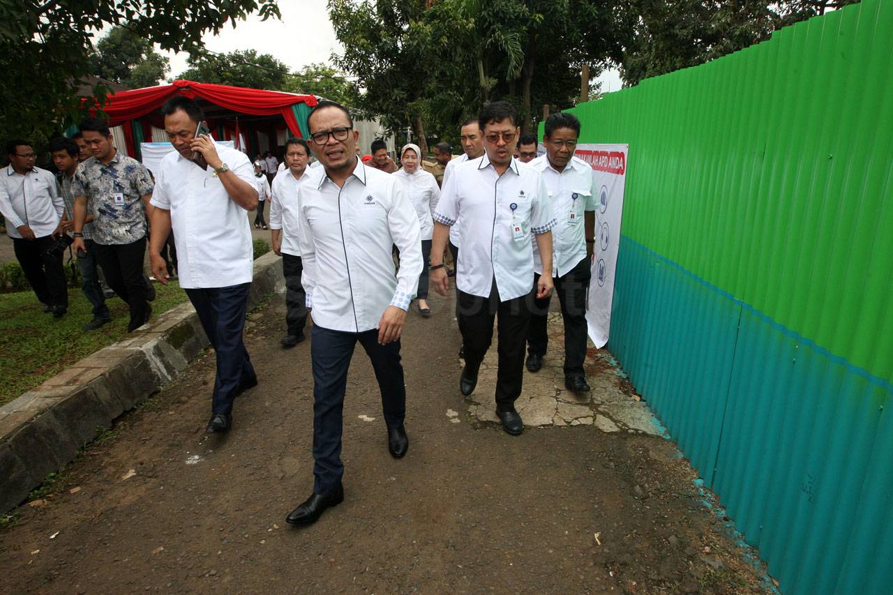 Menaker Hadiri Peletakan...