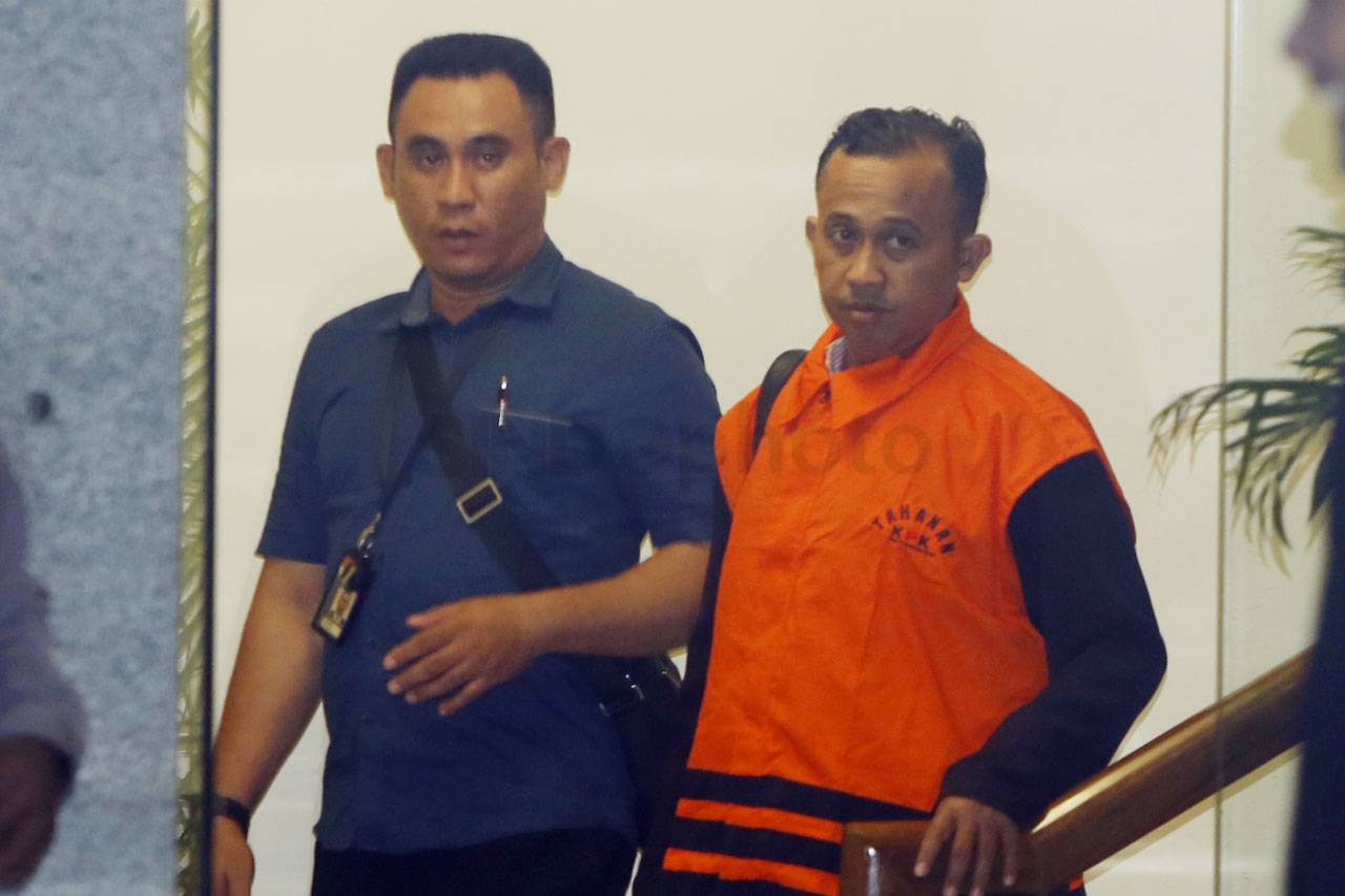 KPK Tahan Empat Pelaku...