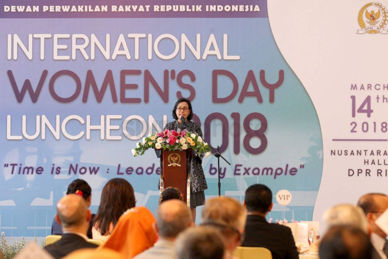 DPR Berikan Penghargaan...