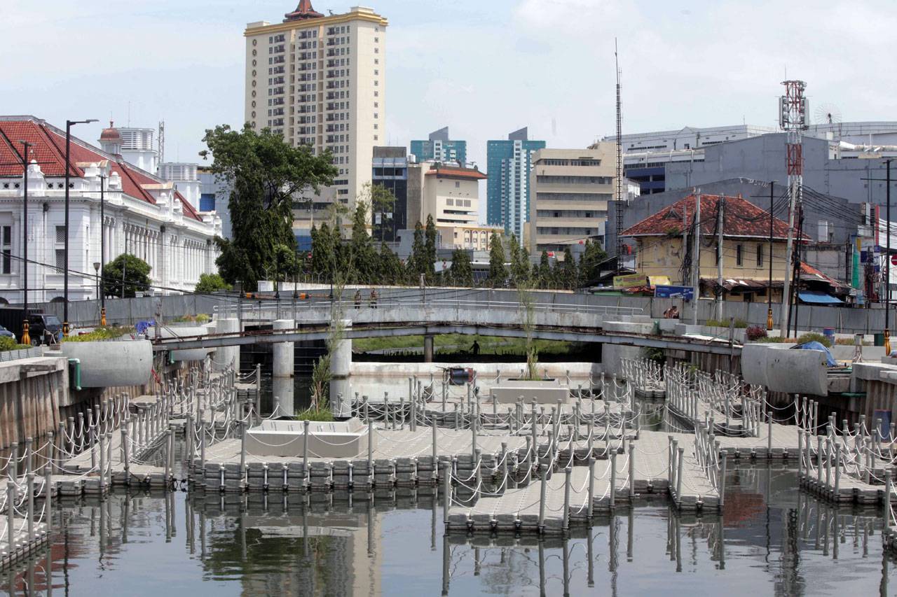 Revitalisasi Taman Apung...