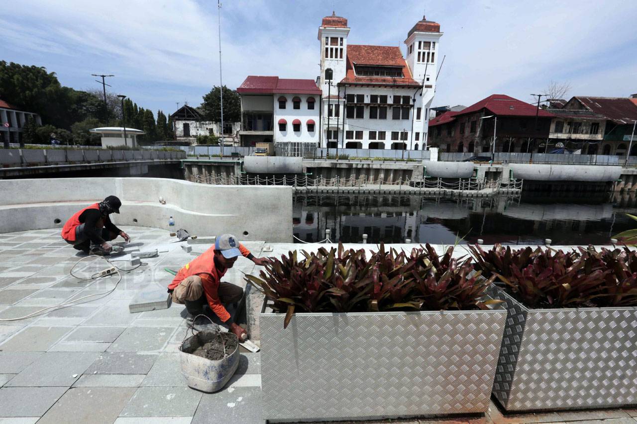Revitalisasi Taman Apung...