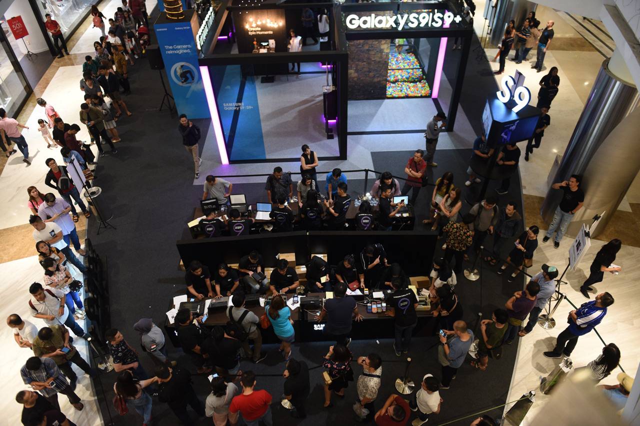 Antrian Pembeli Samsung...