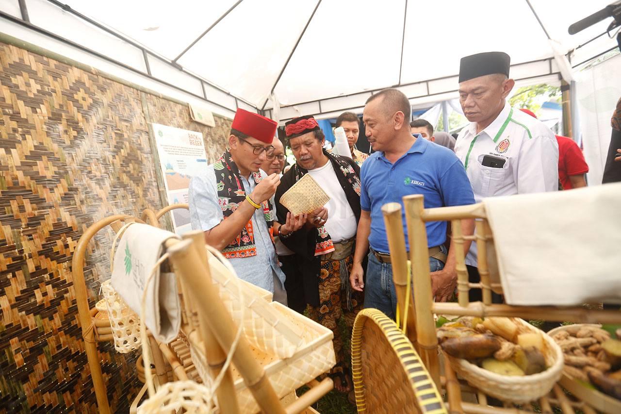 Sandiaga Uno Tunjukkan...