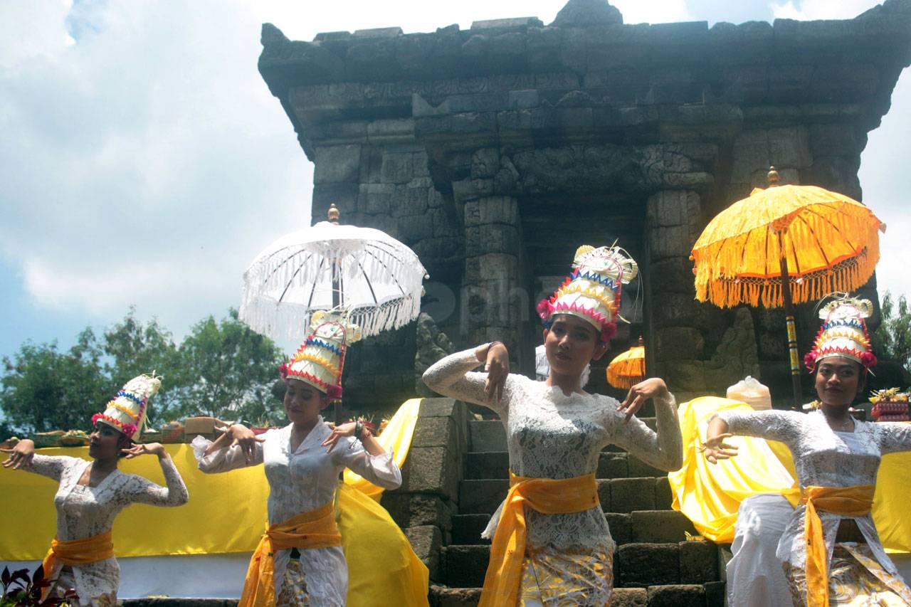 Umat Hindu Laksanakan...
