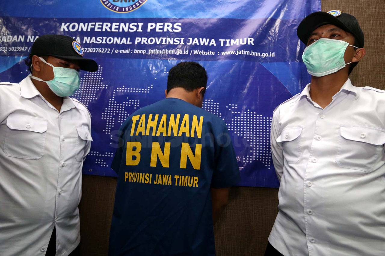 BNNP Jatim Tangkap Kurir...
