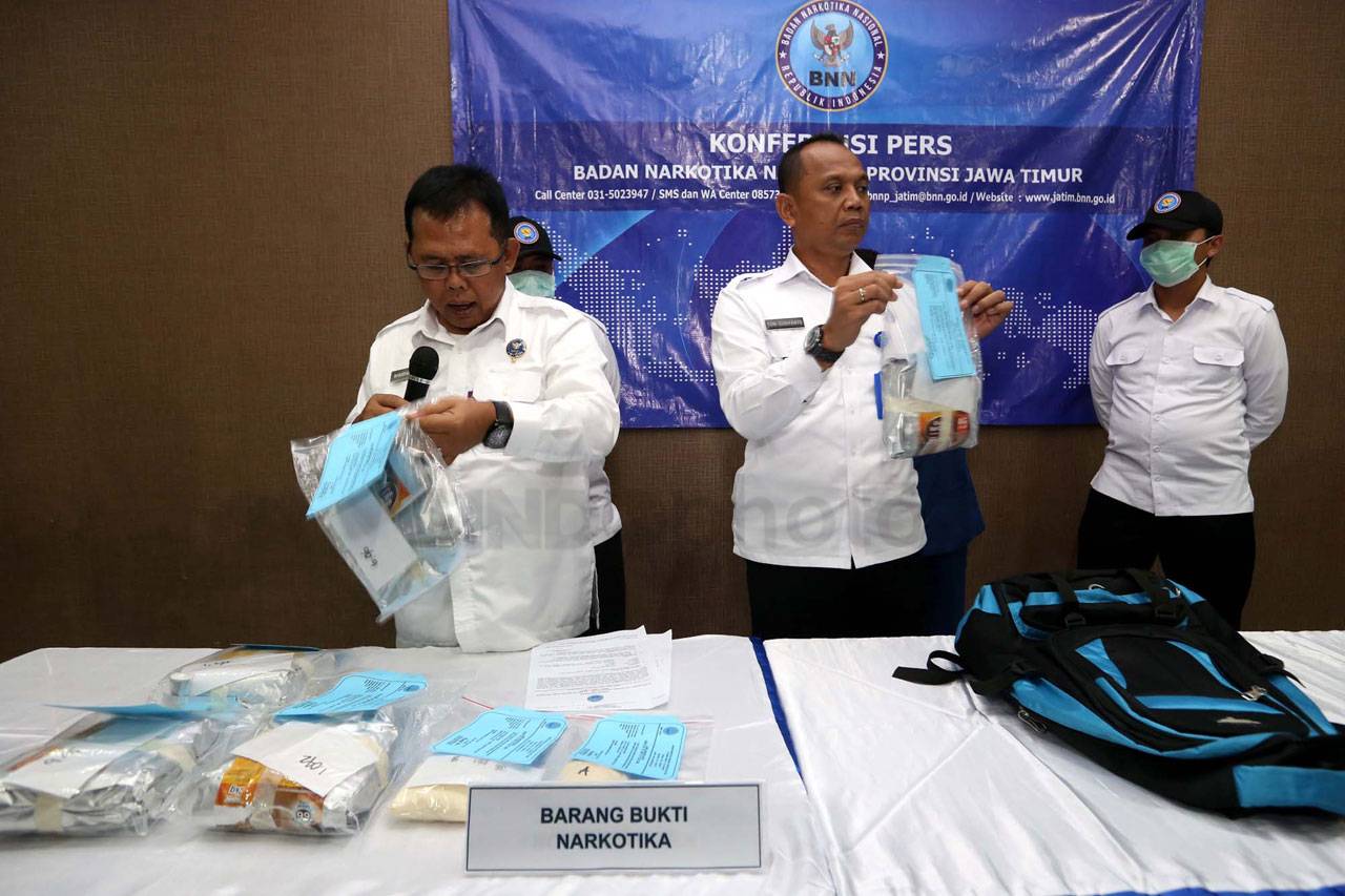 BNNP Jatim Tangkap Kurir...