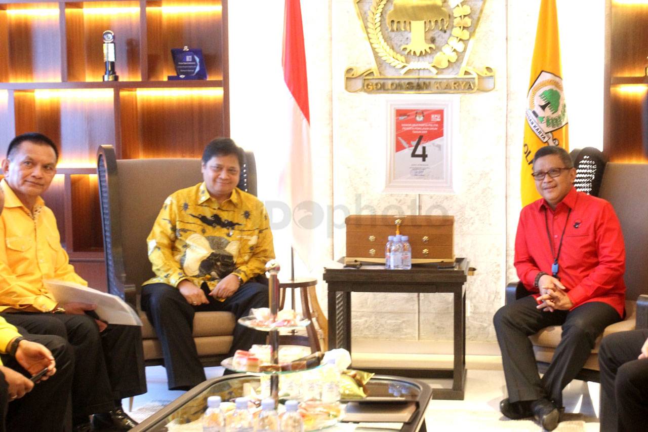 Partai Golkar dan PDI...