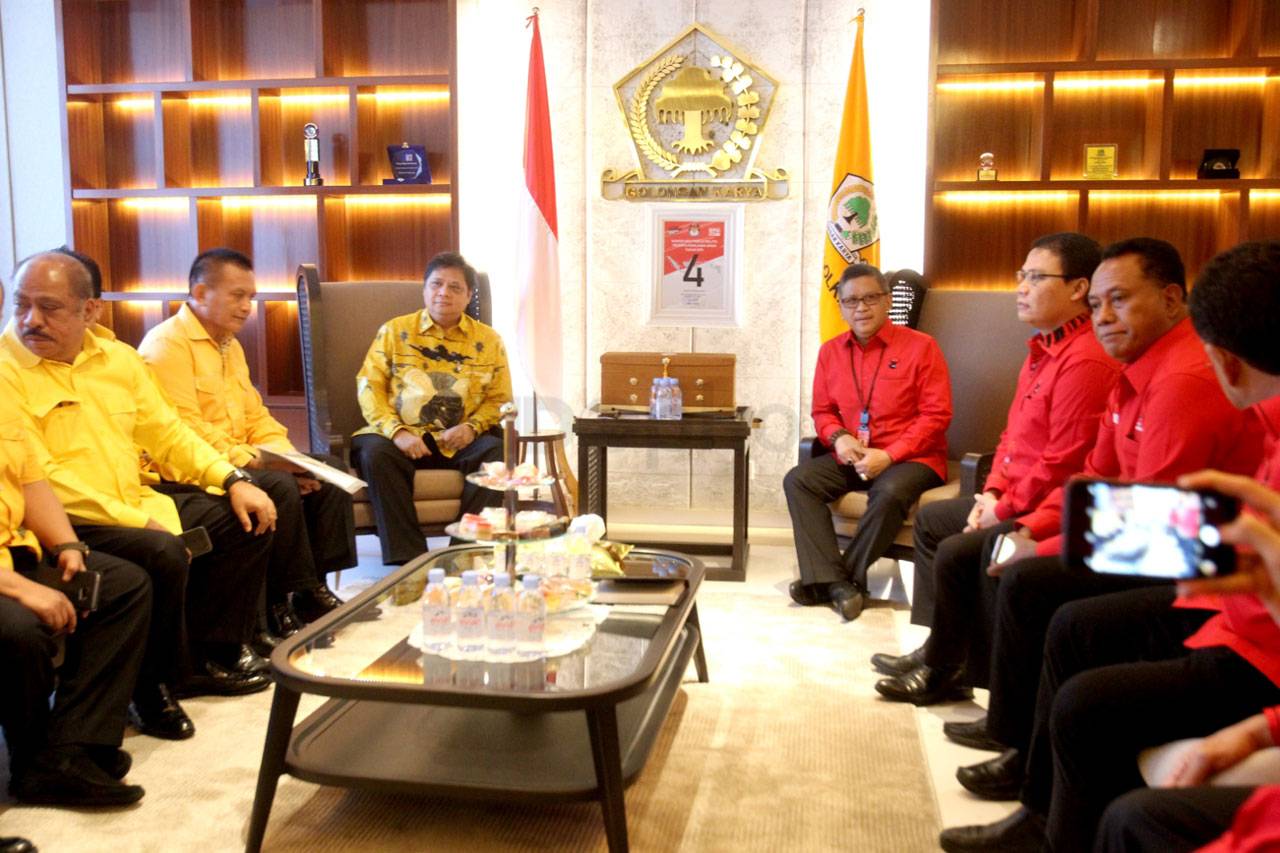 Partai Golkar dan PDI...