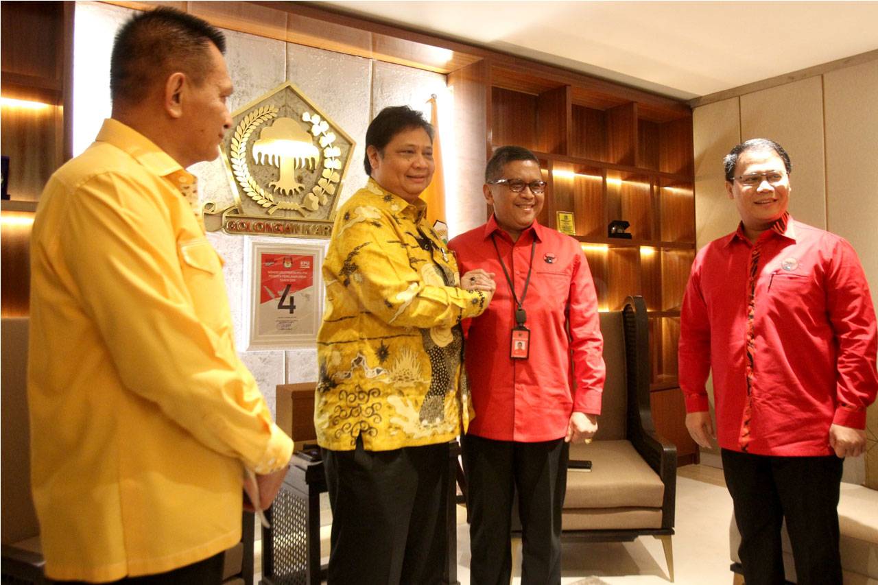 Partai Golkar dan PDI...