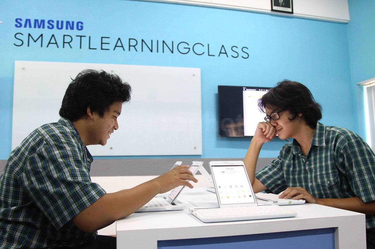 Mendikbud Resmikan Samsung...