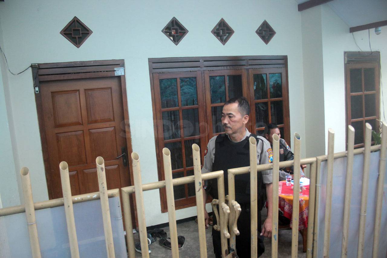 KPK Geledah Rumah Tiga...