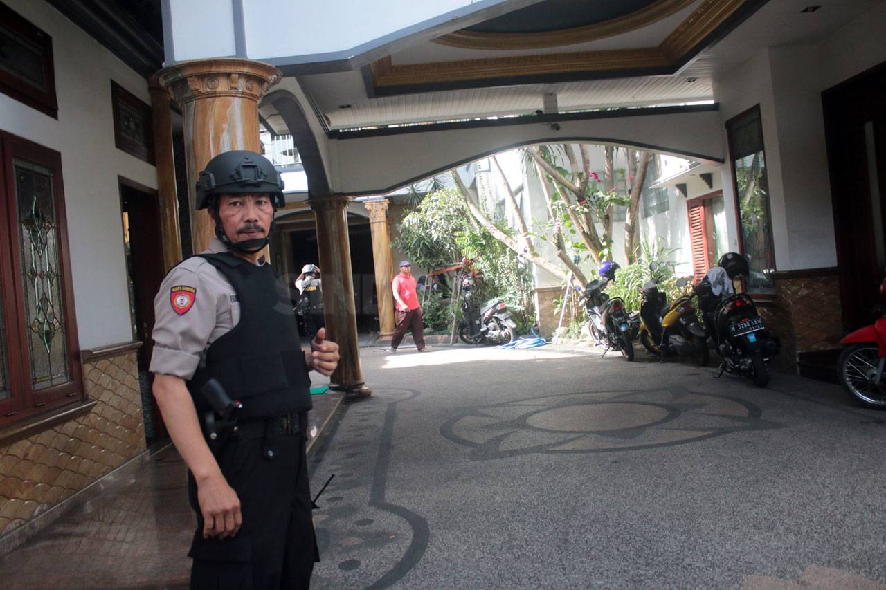 KPK Geledah Rumah Tiga...