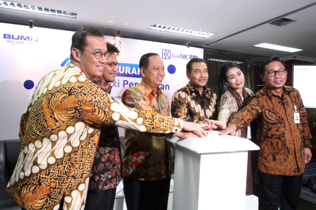 BRI Lundurkan Student...