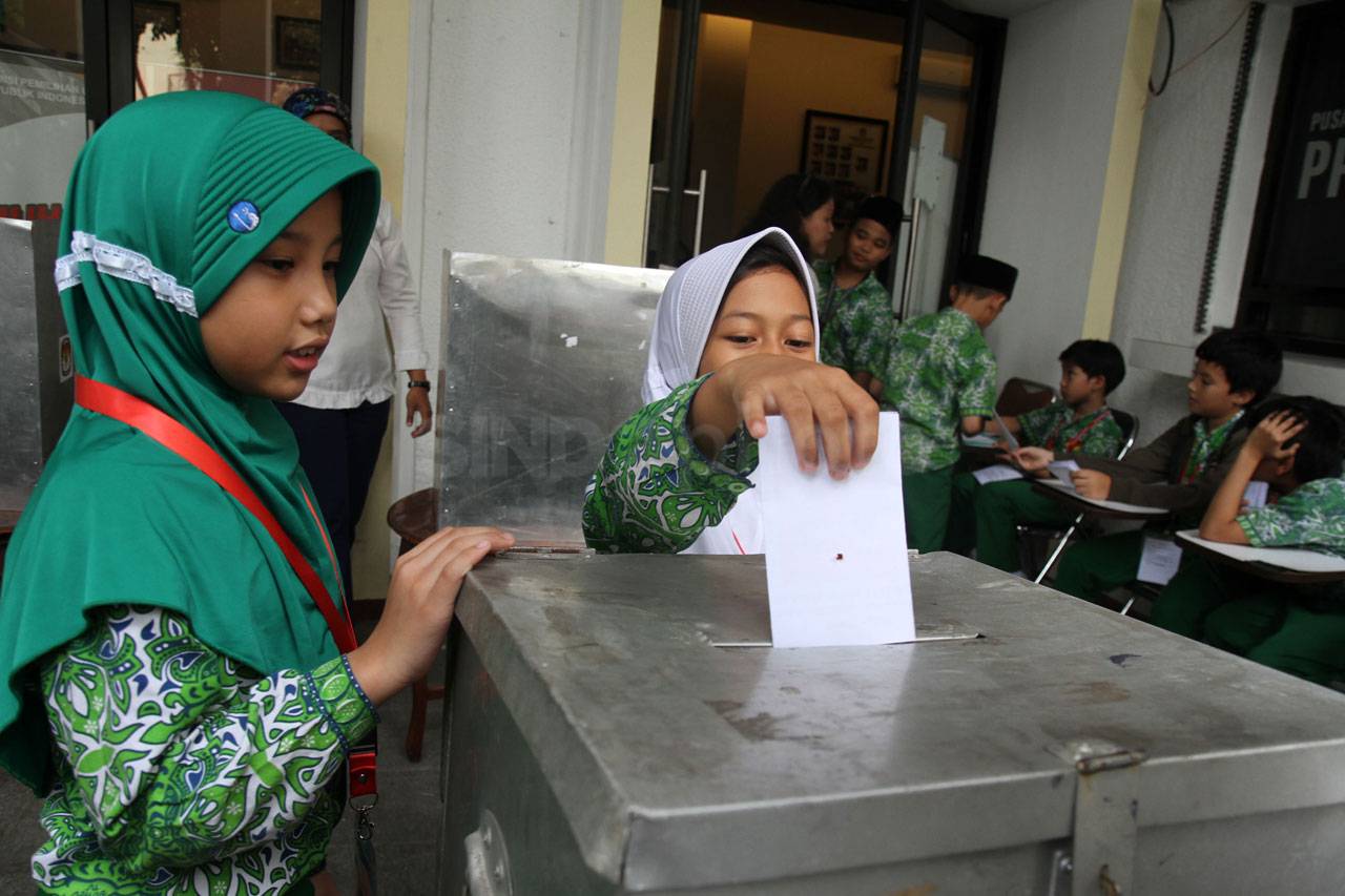 KPU Gelar Simulasi Pilpres...