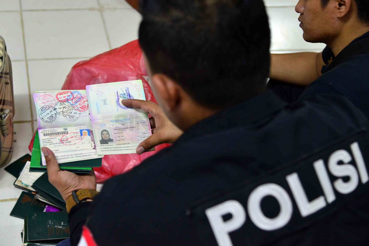 Polisi Geledah Penampungan...