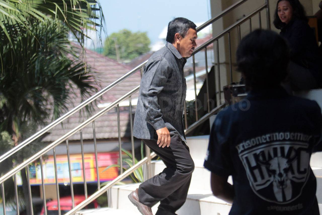 KPK Lanjutkan Pemeriksaan...
