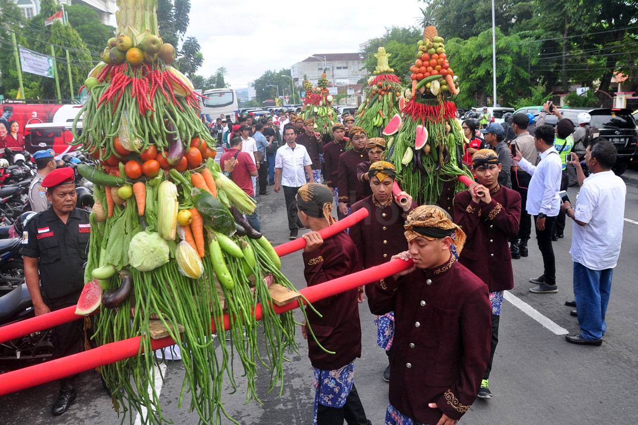 Ganjar-Yasin Hadiri...