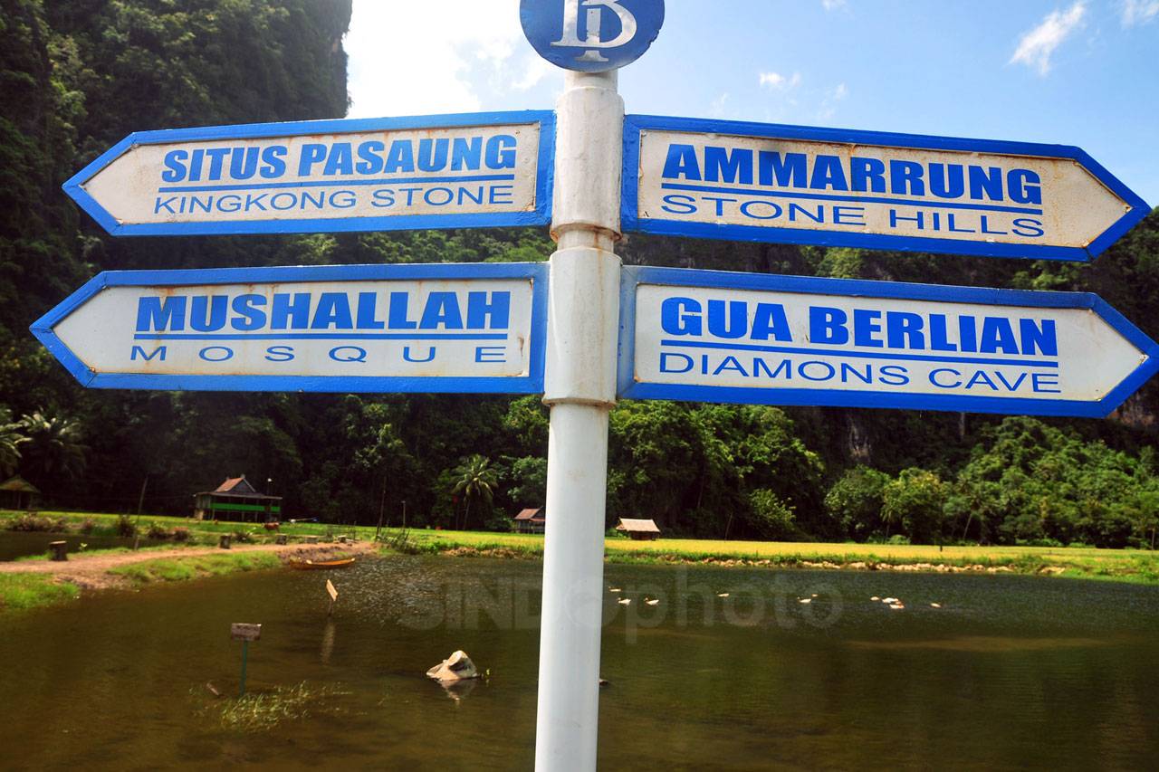Menjelajahi Gugusan...