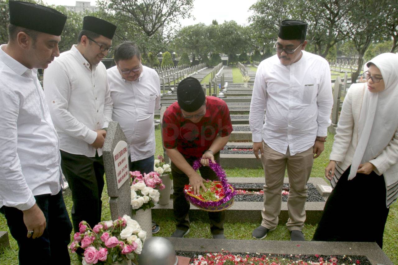 Cak Imin Ziarah ke Makam...