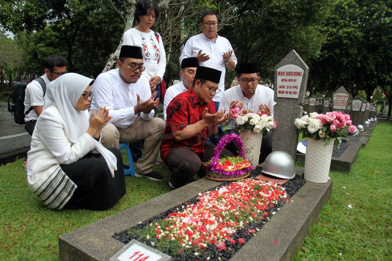 Cak Imin Ziarah ke Makam...