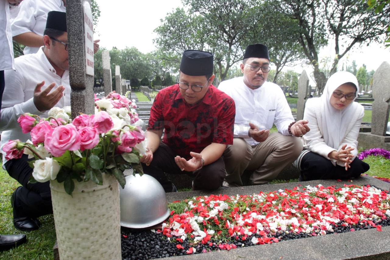 Cak Imin Ziarah ke Makam...