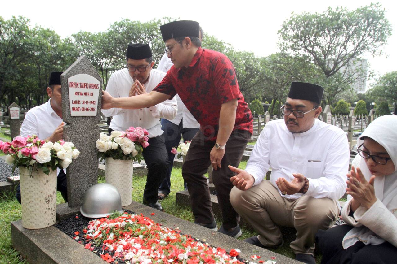 Cak Imin Ziarah ke Makam...