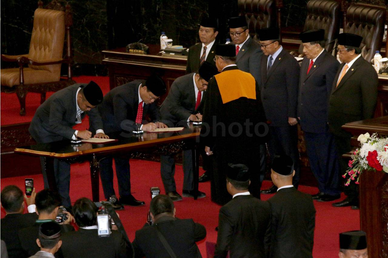 Tiga Wakil Ketua MPR...