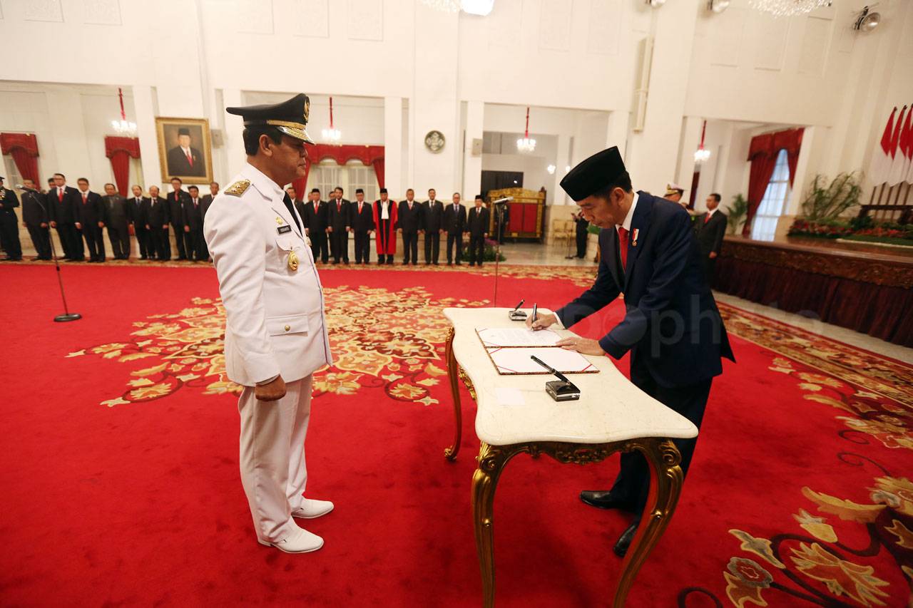 Presiden Jokowi Lantik...