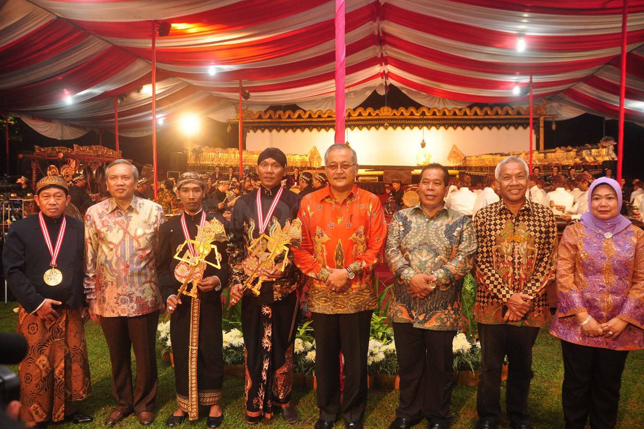 Pagelaran wayang Kulit...
