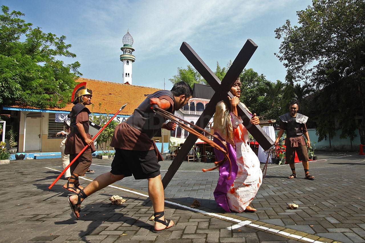 Jalan Salib di Gereja...