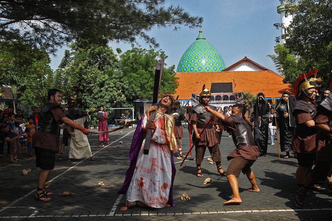 Jalan Salib di Gereja...