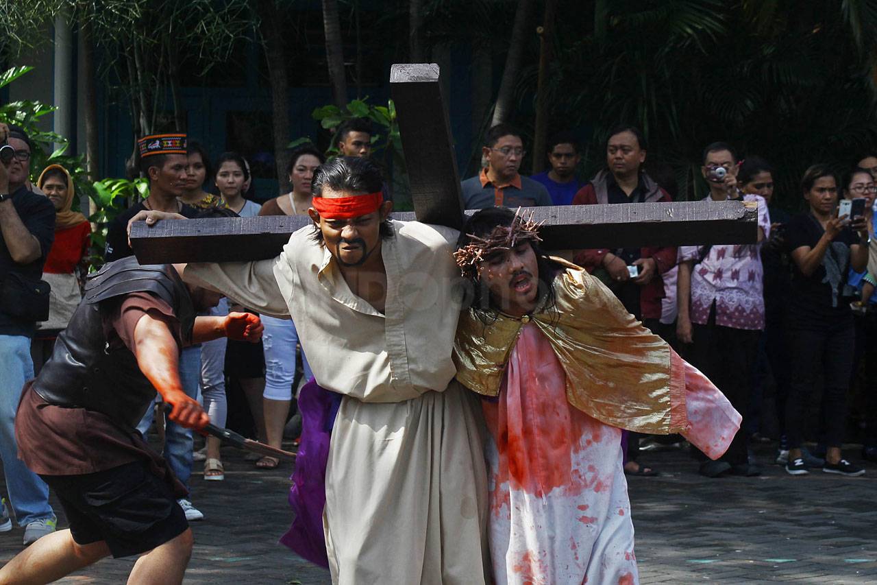 Jalan Salib di Gereja...