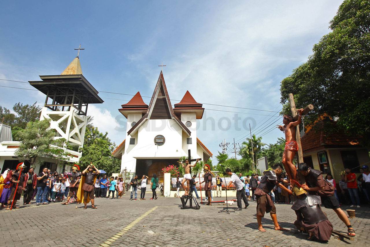 Jalan Salib di Gereja...