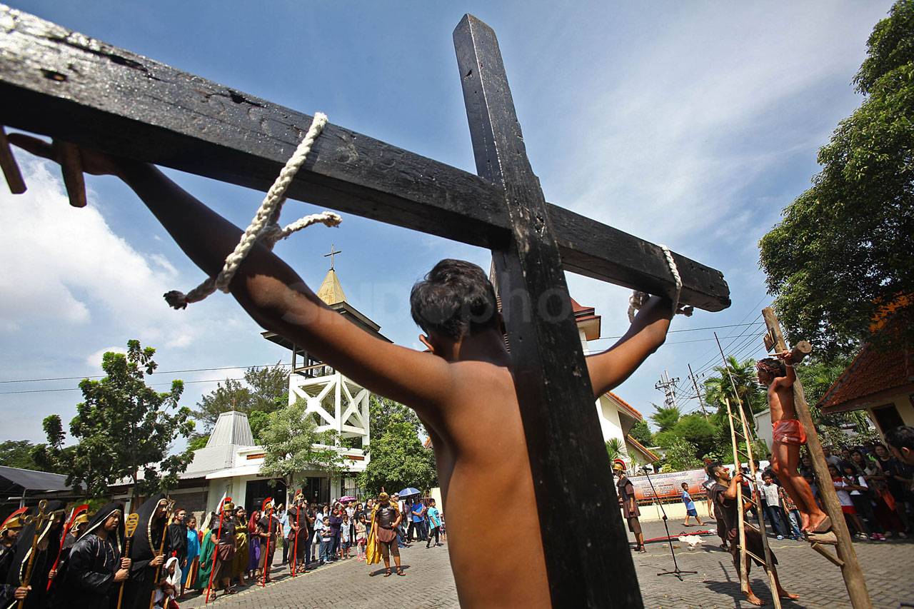 Jalan Salib di Gereja...
