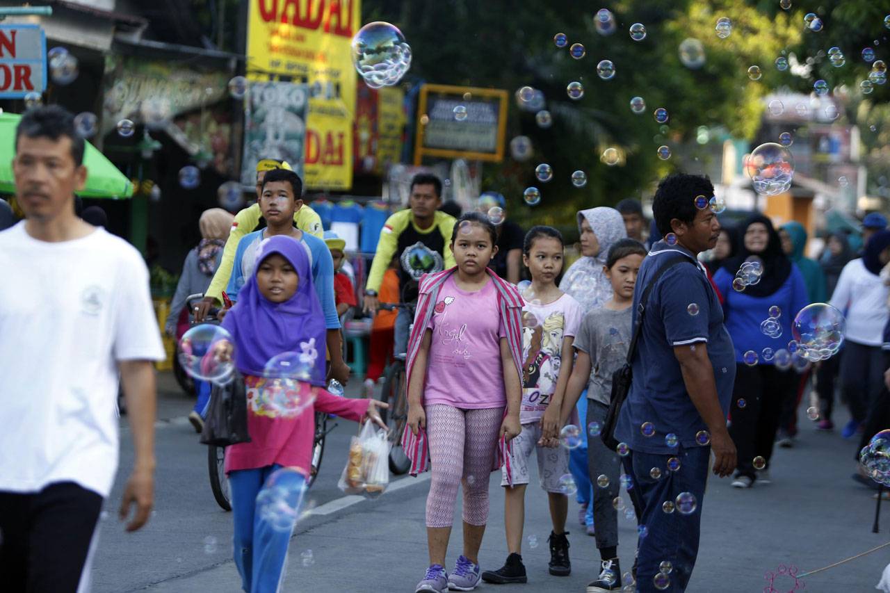 Warga Antusias Berolahraga...