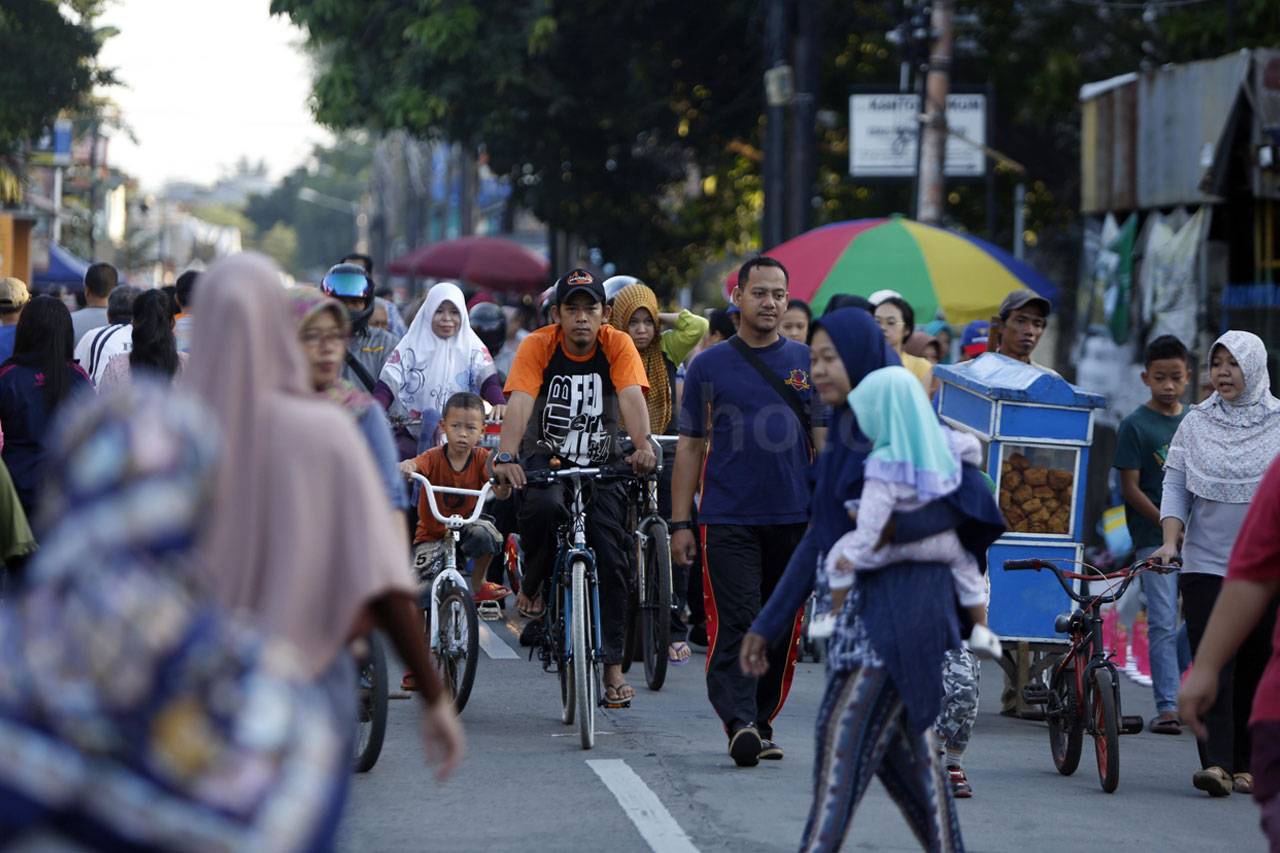 Warga Antusias Berolahraga...