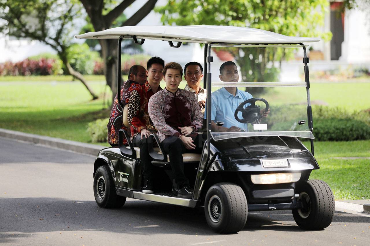 Presiden Jokowi Terima...