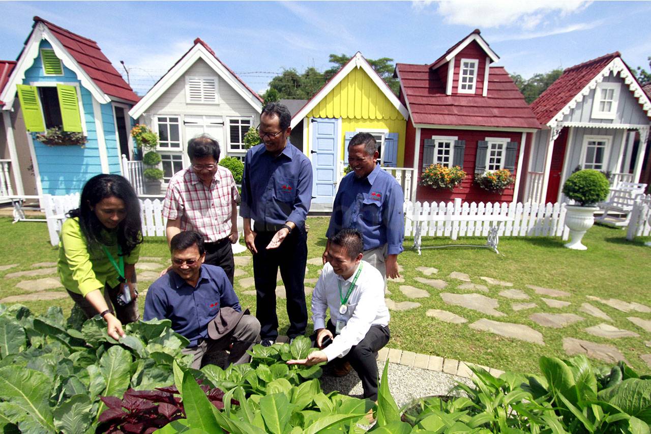 Urban Farming Center...