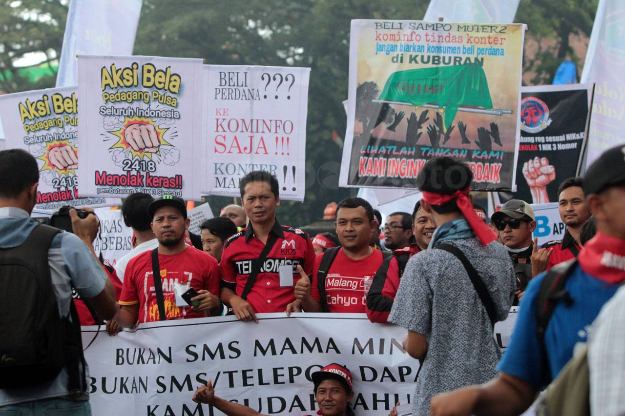 Ratusan Pedagang Pulsa...