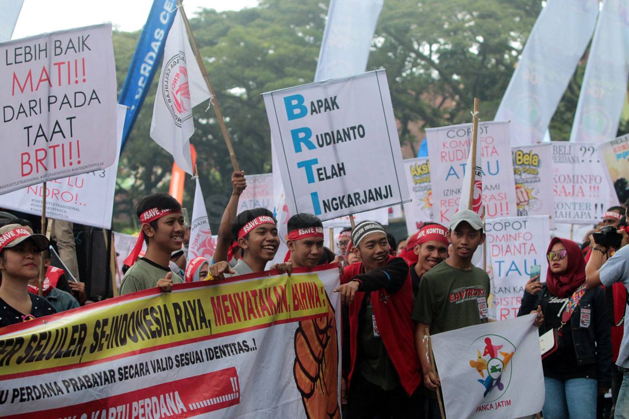 Ratusan Pedagang Pulsa...